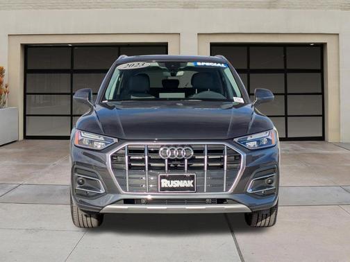 Manhattan Gray Metallic 2023 Audi Q5 40 Premium