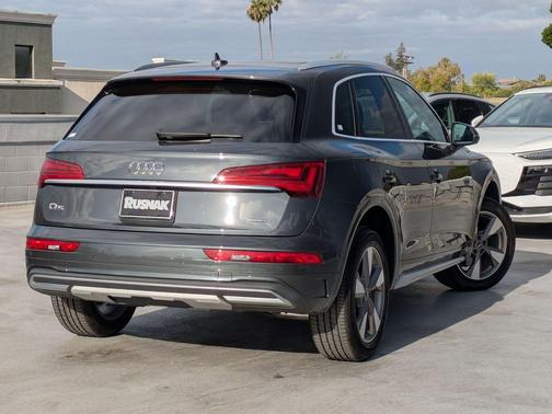 Manhattan Gray Metallic 2023 Audi Q5 40 Premium
