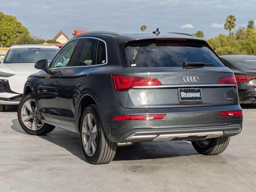 Manhattan Gray Metallic 2023 Audi Q5 40 Premium