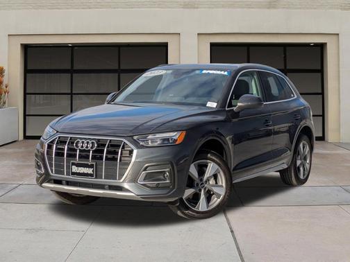 Manhattan Gray Metallic 2023 Audi Q5 40 Premium