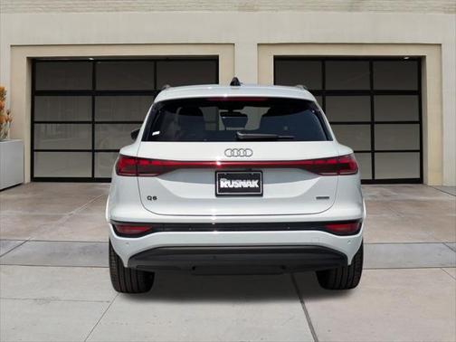 2025 Audi Q6 e-tron Premium quattro