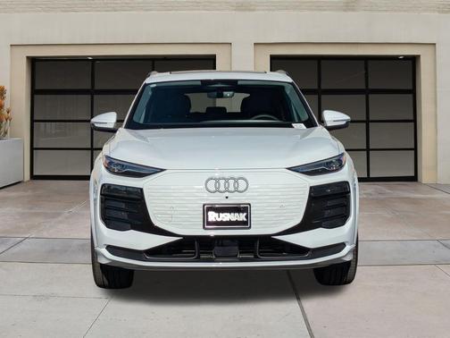 2025 Audi Q6 e-tron Premium quattro