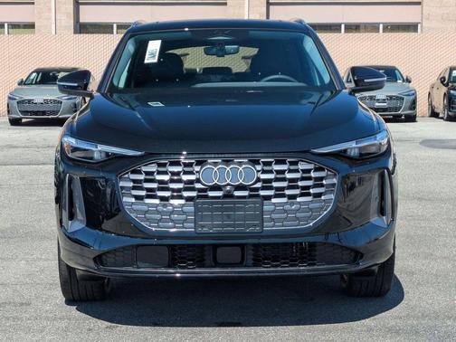Mythos Black Metallic 2026 Audi Q5 Premium Plus TFSI quattro S tronic