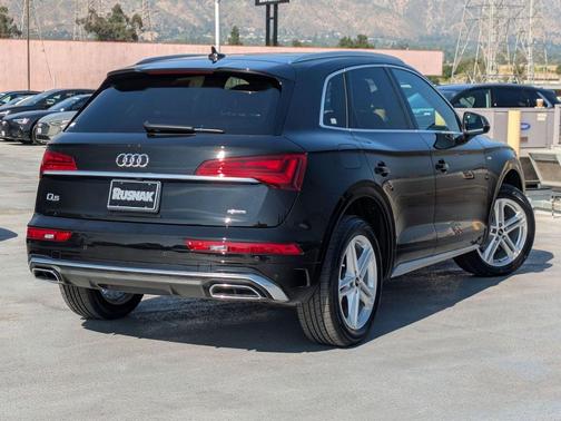 Mythos Black Metallic 2023 Audi Q5 55 S line Premium