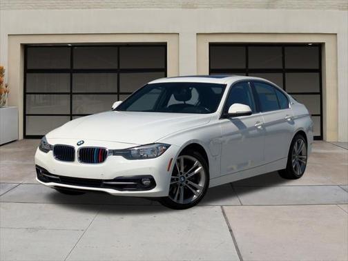 2017 BMW 330e iPerformance