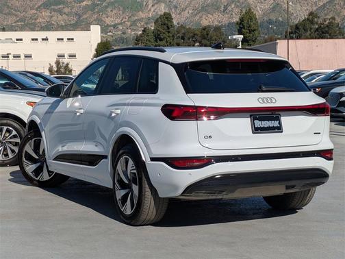 2025 Audi Q6 e-tron Premium Plus quattro