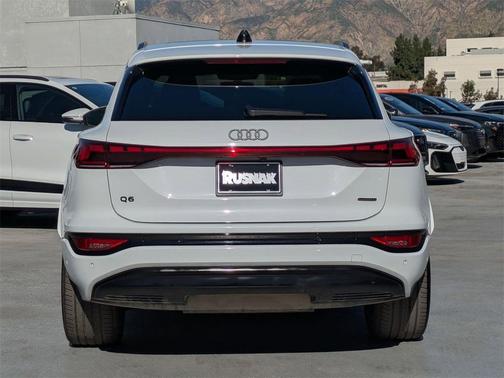 2025 Audi Q6 e-tron Premium Plus quattro