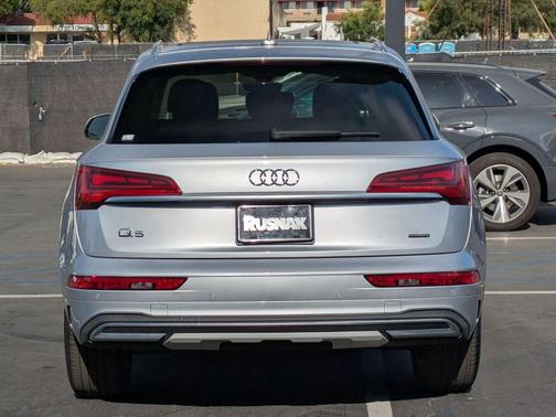 Florett Silver Metallic 2023 Audi Q5 40 Premium