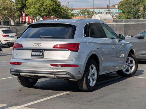 Florett Silver Metallic 2023 Audi Q5 40 Premium