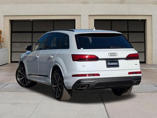 2026 Audi Q7 45 Premium Plus