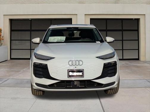 2025 Audi Q6 e-tron Premium Plus quattro