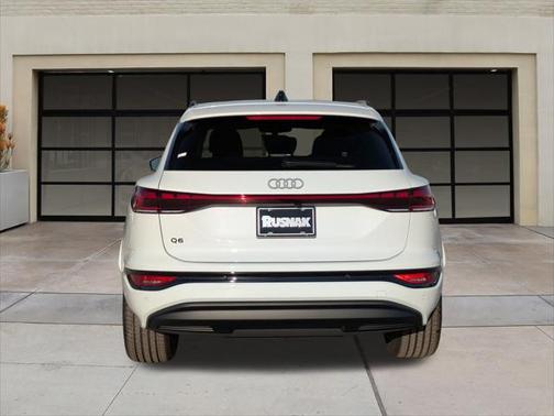 2025 Audi Q6 e-tron Premium Plus quattro