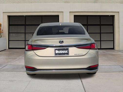 2023 Lexus ES 300h Base