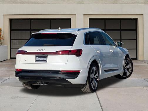 2024 Audi Q8 e-tron Premium Plus