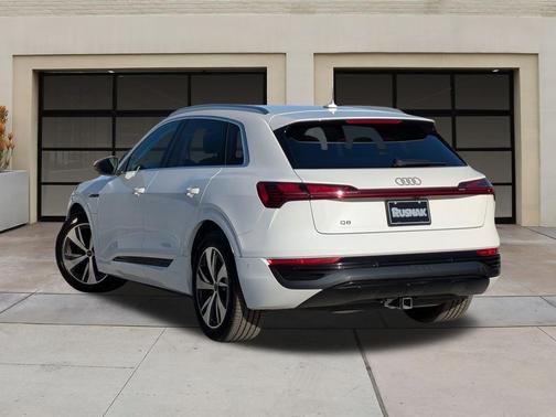 2024 Audi Q8 e-tron Premium Plus