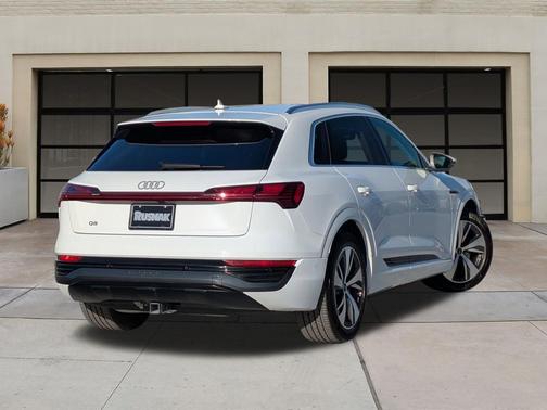 2024 Audi Q8 e-tron Premium Plus