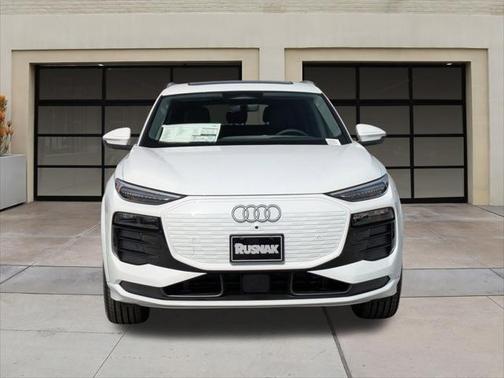 2025 Audi Q6 e-tron Premium Plus quattro