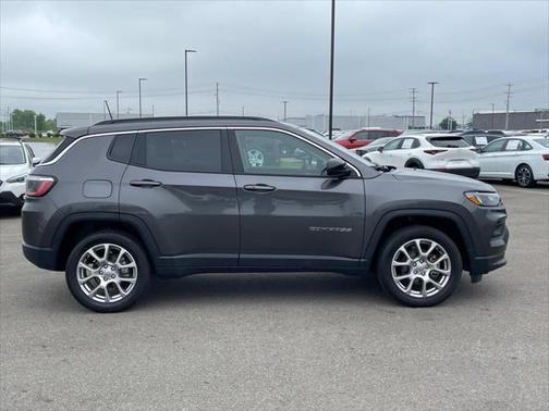 2022 Jeep Compass Latitude Lux