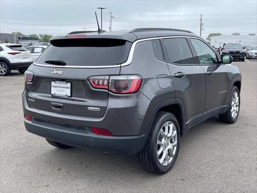 2022 Jeep Compass Latitude Lux