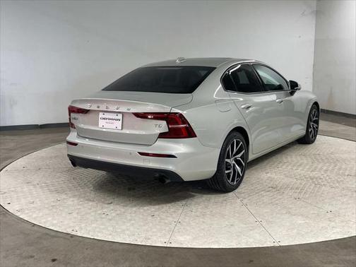 2020 Volvo S60 T5 Momentum