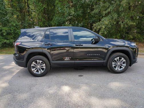 Mosaic Black Metallic 2026 Chevrolet Equinox LT