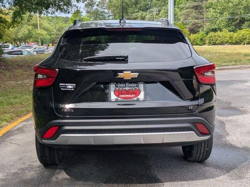 Mosaic Black Metallic 2026 Chevrolet Trax LT