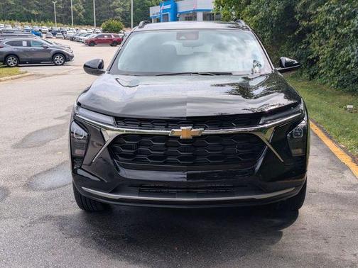 Mosaic Black Metallic 2026 Chevrolet Trax LT