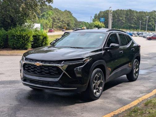 Mosaic Black Metallic 2026 Chevrolet Trax LT