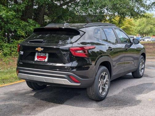 Mosaic Black Metallic 2026 Chevrolet Trax LT