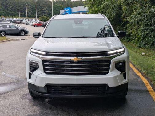 Summit White 2026 Chevrolet Traverse LT