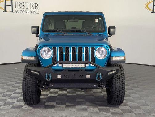 Bikini Pearlcoat 2019 Jeep Wrangler Unlimited Sahara