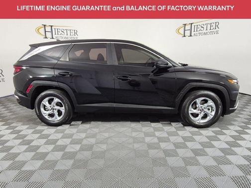 Black Pearl 2024 Hyundai TUCSON SE
