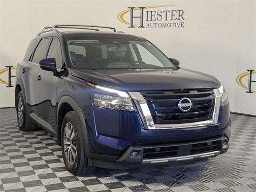 2022 Nissan Pathfinder SL