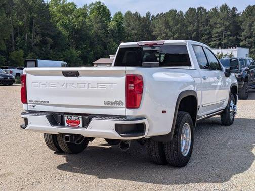Summit White 2026 Chevrolet Silverado 3500 High Country