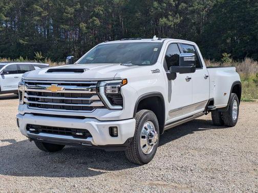 Summit White 2026 Chevrolet Silverado 3500 High Country