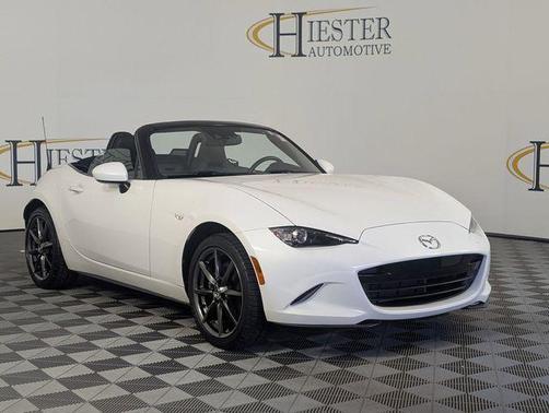 Crystal White Pearl Metallic 2016 Mazda MX-5 Miata Grand Touring