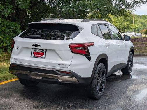 Summit White 2026 Chevrolet Trax ACTIV