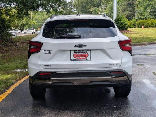 Summit White 2026 Chevrolet Trax ACTIV