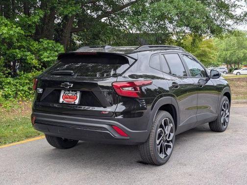Mosaic Black Metallic 2026 Chevrolet Trax 2RS