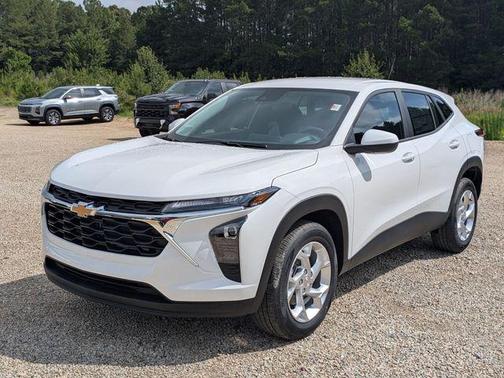 Summit White 2026 Chevrolet Trax LS