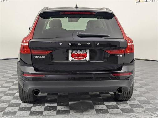 2021 Volvo XC60 T5 Momentum