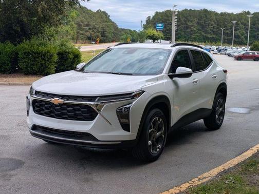 Summit White 2026 Chevrolet Trax LT
