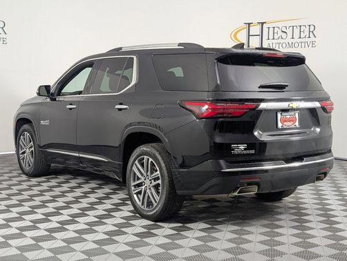 Mosaic Black Metallic 2023 Chevrolet Traverse High Country