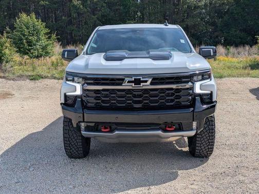 Summit White 2026 Chevrolet Silverado 1500 ZR2
