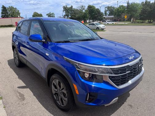 Blue 2024 Kia Seltos LX