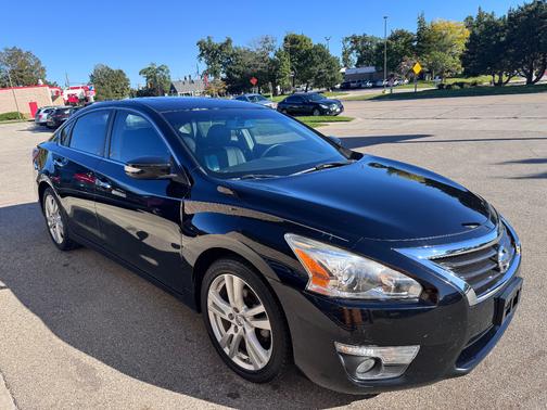 Black 2013 Nissan Altima 3.5 SL