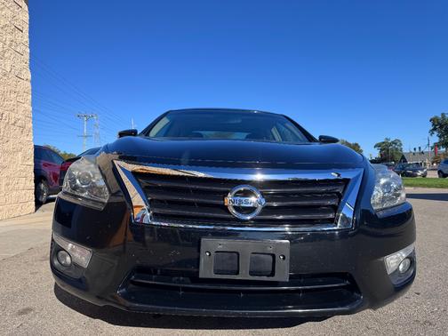 Black 2013 Nissan Altima 3.5 SL