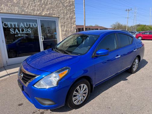 Blue 2017 Nissan Versa 1.6 SV