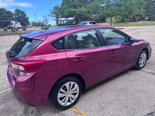Red 2019 Subaru Impreza 2.0i
