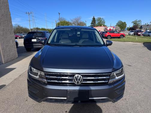 Grey 2018 Volkswagen Tiguan 2.0T SE